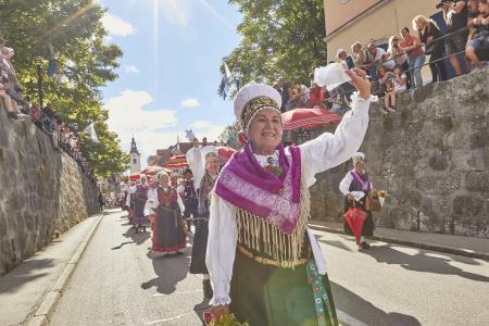 Izjemen obisk zaznamoval 50. Dneve narodnih noš in oblačilne dediščine v Kamniku (Boštjan Tacol)  (20)